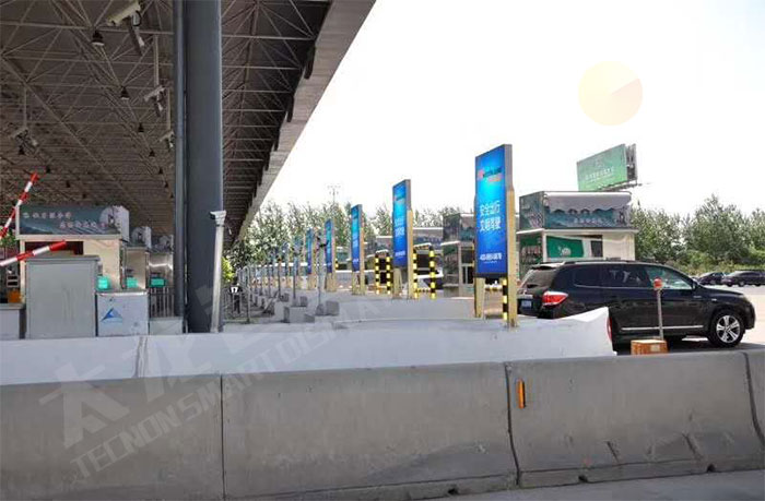大廣高速京承路收費站LED廣告機(jī)